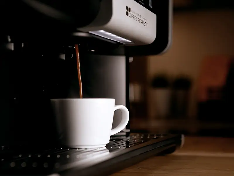 CP40 Kaffeevollautomat mit Kaffee